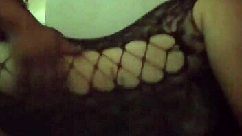 Me la coje de a perrito en la cama