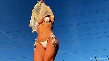 Milf does sup yoga with lush vibrator on water, cumming publicly