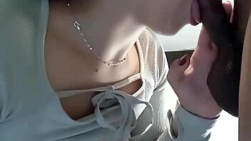 el sexo apasionado termina con semen en el coño sin condon