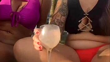 i'm alone at the beach flashing and wanting to get naughty without my husband knowing