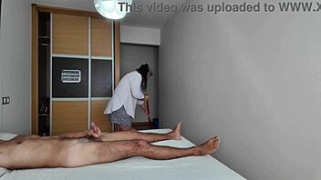 Im Hotel für die Putzfrau wichsen