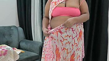 Indian bhabhi shows off hot boobs casually