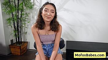 I spread my pussy for a hard fuck