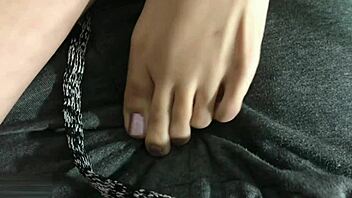 Trabajo de pie y chupando polla hermanastra latina es perfecta con creampie hardcore