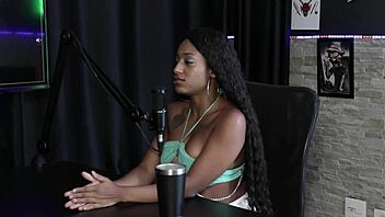 o cliente queria bater nela fez sexo anal com 2 paus no cu sempre foi curiosa e teve um fetiche vicky menage sheer red see through