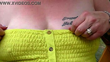 Trashy kiwi milf exposes her pussy in public at holiday park