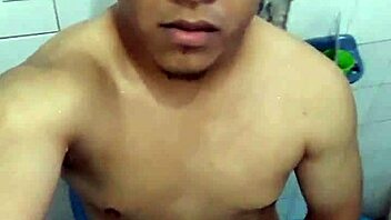 This teen amateur masturbates nicely leading to cumshot.