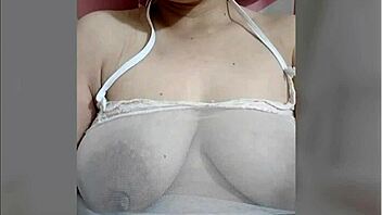 Juliana Japa Peluda Com Mamilos Inchados Se Tocando