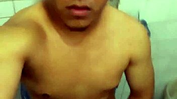 This teen amateur masturbates nicely leading to cumshot.