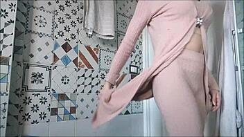 Chantalchannel - I really need to pee
