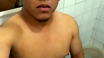 This teen amateur masturbates nicely leading to cumshot.