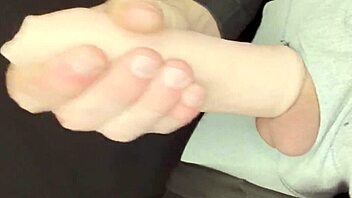 Robbystrokes kaže ogromen izliv s podaljševalnikom kožice v akciji