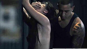 Piper Says, 'Guys Do Make Passes at Cute Girls with Glasses!'