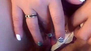 Ух, кончаю в волосатые трусики жены!