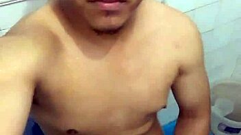 This teen amateur masturbates nicely leading to cumshot.