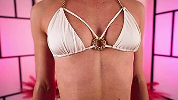 Hannahjames710 tries on her top four favorite bikinis