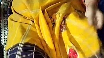 गंदा हिंदी ऑडियो के साथ देशी बाथरूम में बाहर पेशाब करने वाली सीन