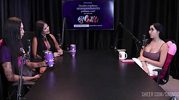 Renatinha Melo cast with Tifany Rocha and Didy Reis dominates in public group action.