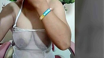 Juliana Japa Peluda Com Mamilos Inchados Se Tocando