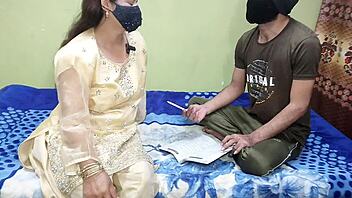 इंडियन हॉट स्टूडेंट को थर्की टीचर द्वारा डॉगीस्टाइल से चोदा जाता है, सुनो वह हिंदी ऑडियो?