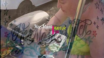 Trashy kiwi milf exposes her pussy in public at holiday park