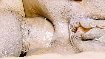 uhh, two young chicks bangin’ hot in a threesome!