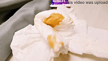 uhh, two young chicks bangin’ hot in a threesome!