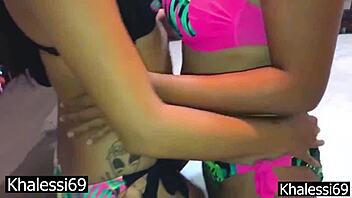 i met her on the beach and licked her wet pussy till she orgasmed