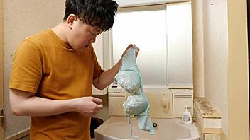 First time, uh, losing it with gorgeous mom’s friend Yuna Kitano in deep creampie, so intense!