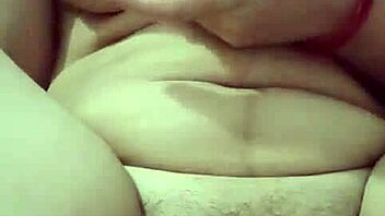 thick fat chick with big pussy wants to have sex with all guys who are limp