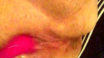 Sharinmailove, the chubby BBW, masturbates with dildo solo