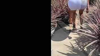 Zia Lilly performs outdoors in heels!