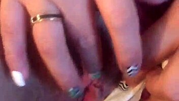 Uh, spriccelek a feleségem szőrös bugyijába!