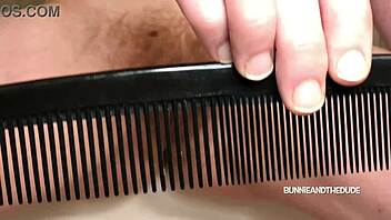 털난 생강 보지 빗질 클로즈업 POV, 앗 잊었어!