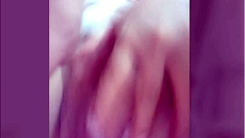 Juliana Japa Peluda Com Mamilos Inchados Se Tocando