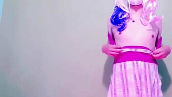 Promo Trans Maddy Diamond Eating Sweets with Fat Ass