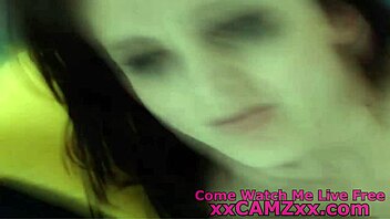 gorgeous bitch fingering on webcam, babe