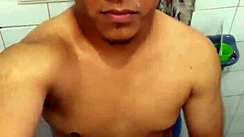 This teen amateur masturbates nicely leading to cumshot.