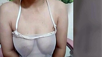 Juliana Japa Peluda Com Mamilos Inchados Se Tocando