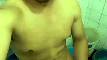 This teen amateur masturbates nicely leading to cumshot.