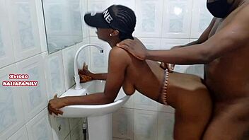 Utforskar het ebonys tight fitta i hemmavidéo