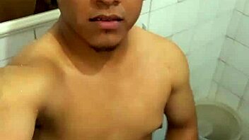 This teen amateur masturbates nicely leading to cumshot.