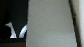 cara vietnamita pego na câmera escondida no banheiro do trailer