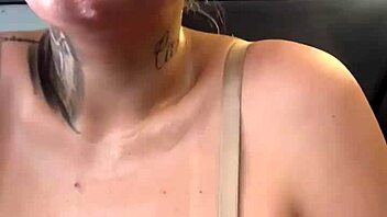 Fui treinar na academia, não percebi que estava só de sutiã, os marombas passavam e ficavam olhando, eu fiquei com muito tesão e toda molhada, minha calça branca molhadinha na buceta.