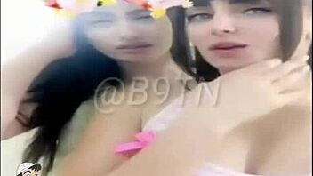 Gulf girl dances with amazing body in homes for the best dance video