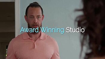 Damn, abang tiri, kongkek aku sahaja sambil aku berdiri bogel! 😈