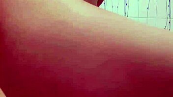 una paja en el baño con dildo y juguetes caseros, esa latina colombiana joven se masturba en la ducha