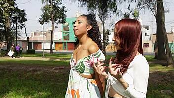 trio l�sbico entre dos amigas cachondas y un afortunado