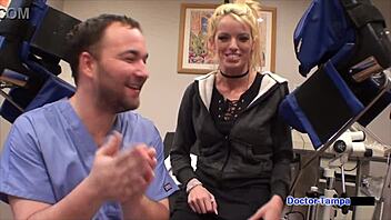 bella ink spreads ass for dr tampa 😏