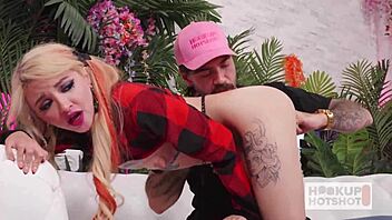 she likes to have fun with her pussy in the shower